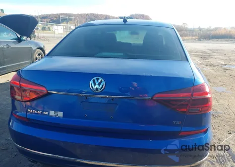 2017 Volkswagen Passat 1.8T Se z USA, uszkodzony, nr VIN 1VWGT7A38HC068139